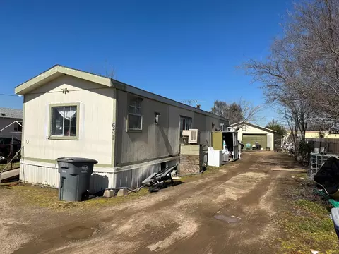631 W Clark St, Madera, CA 93638 photo 1