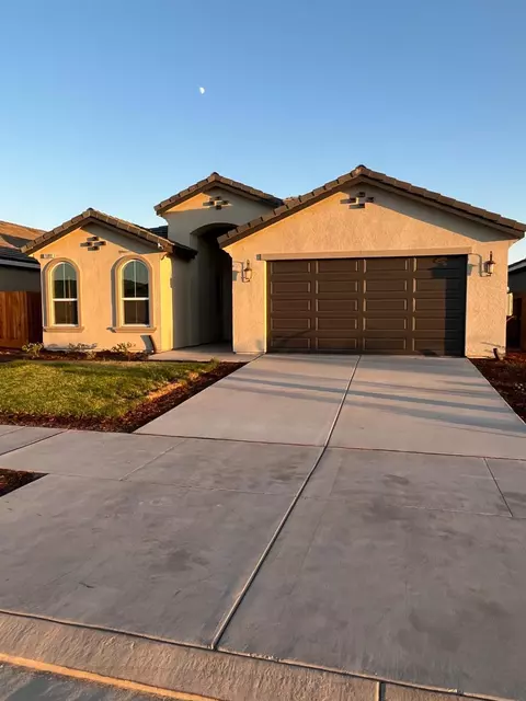 1207 Bristlecone Dr, Madera, CA 93638 photo 1