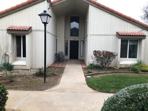 1920 Cougar Ln, Clovis, CA 93611