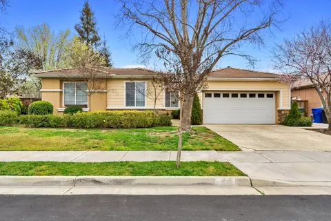 810 Fenmore Ave, Sanger, CA 93657 photo 1