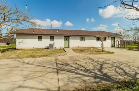 15027 Ivanhoe Dr, Visalia, CA 93292