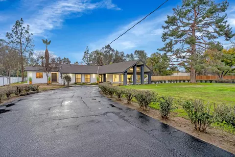6095 N De Wolf Ave, Clovis, CA 93619 photo 1