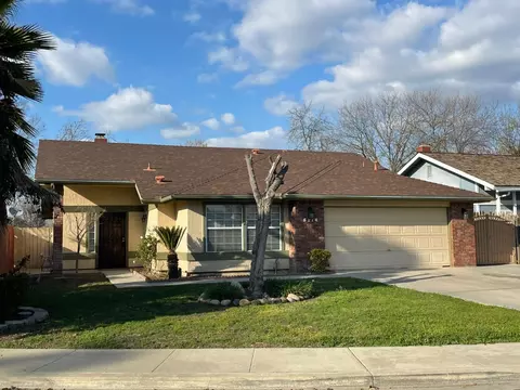 5214 W Iris Ct, Visalia, CA 93277 photo 1