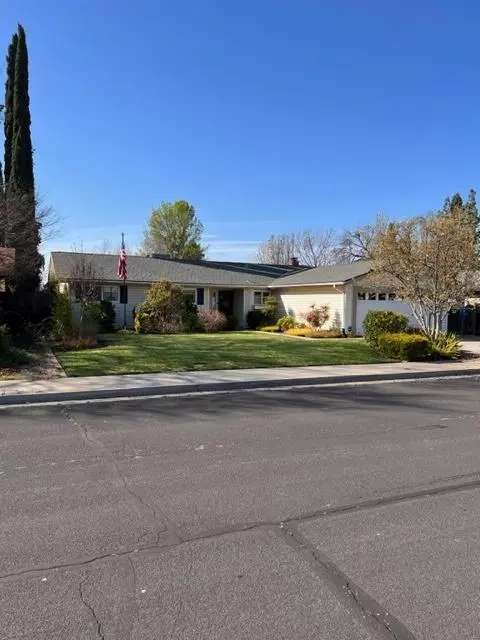1572 Robinwood Ave, Clovis, CA 93611 photo 1