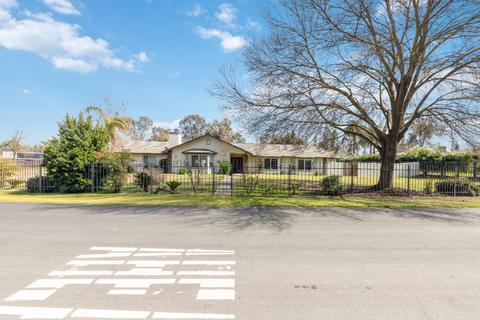 1062 N Wintergreen Ave, Fresno, CA 93737
