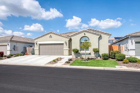 3867 Cael Ln, Clovis, CA 93619 photo 1