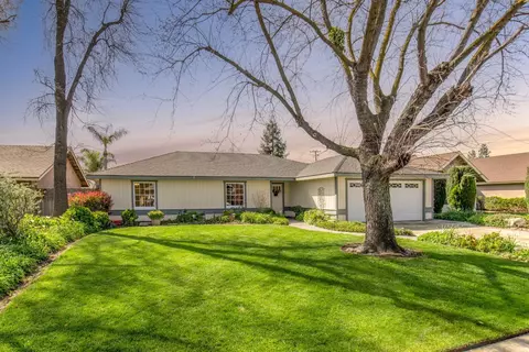 2121 E Princeton Ave, Visalia, CA 93292 photo 1