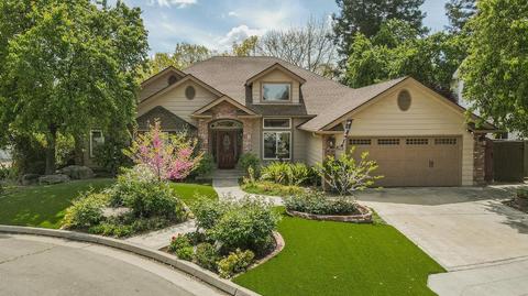 825 E Country View Cir, Fresno, CA 93730