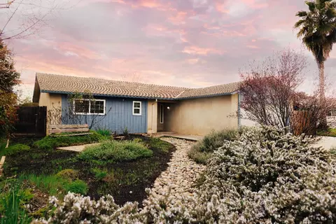 1438 Ashlan Ave, Clovis, CA 93611 photo 1
