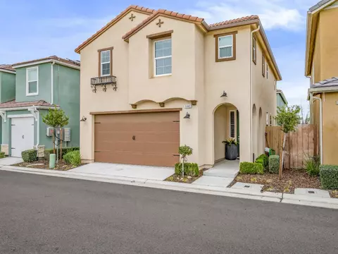 1441 Visionary Rd, Clovis, CA 93619 photo 1