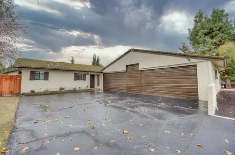 4225 W Alluvial Ave, Fresno, CA 93722