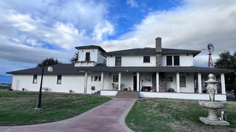 728 E Laguna Ave, Laton, CA 93242