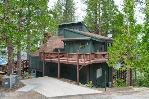 7304 Buck Brush Ln, Yosemite National Park, CA 95389