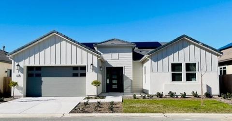 567 Heirloom Ln, Clovis, CA 93619 photo 1