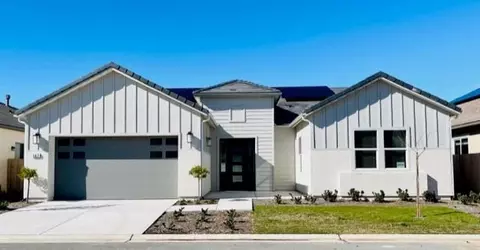 567 Heirloom Ln, Clovis, CA 93619 photo 1