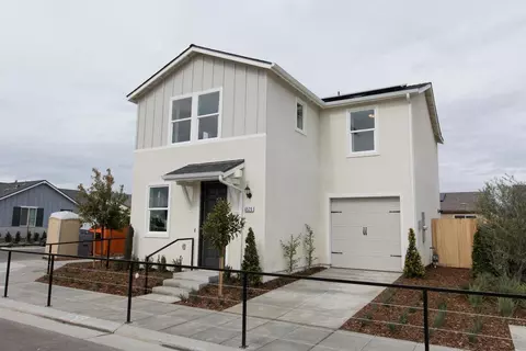 6338 E Malbec Dr, Fresno, CA 93727