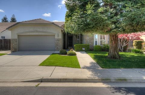 2928 Scott Ave, Clovis, CA 93611