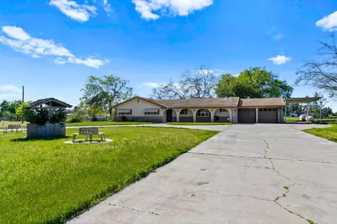 5585 N Indianola Ave, Clovis, CA 93619