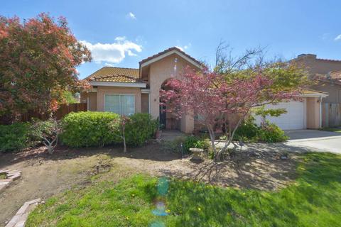 411 E Lindbrook Ln, Fresno, CA 93720