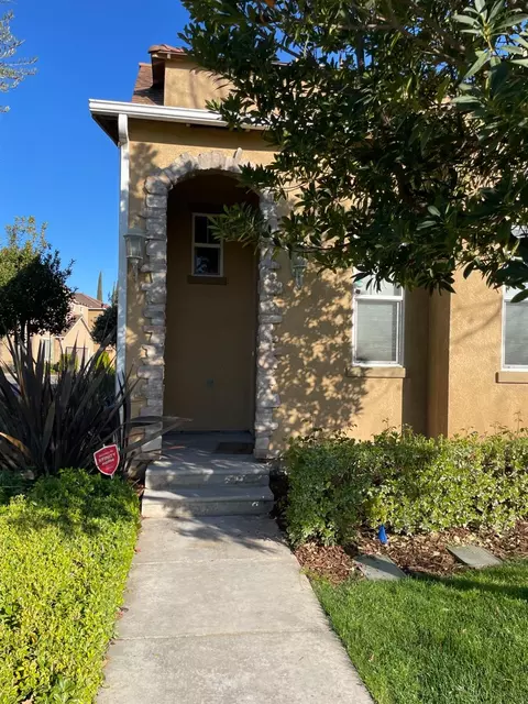 1759 N Leonard Ave, Clovis, CA 93619