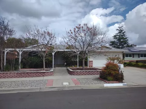 2890 E Magill Ave, Fresno, CA 93710