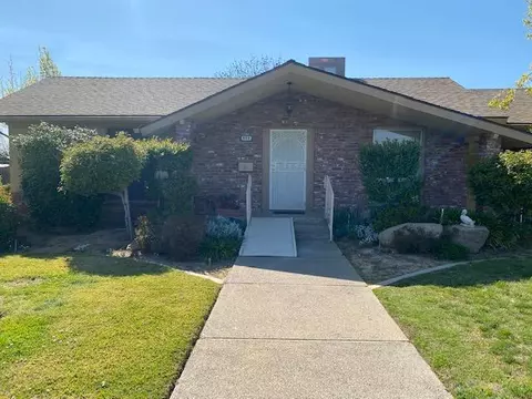 402 N Pine St, Madera, CA 93637