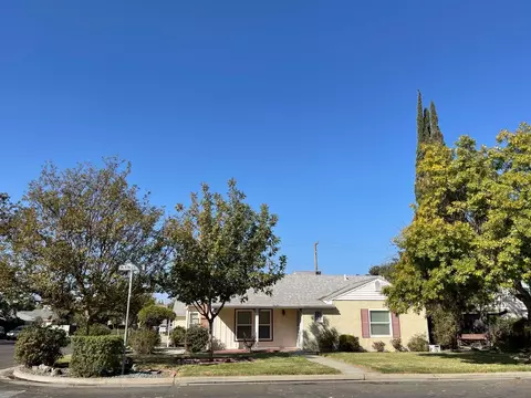 1802 Mckinley Ave, Hanford, CA 93230
