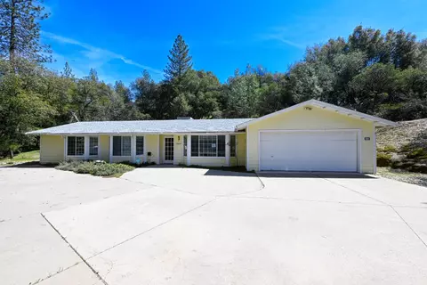 39635 Westview Dr, Oakhurst, CA 93644 photo 1