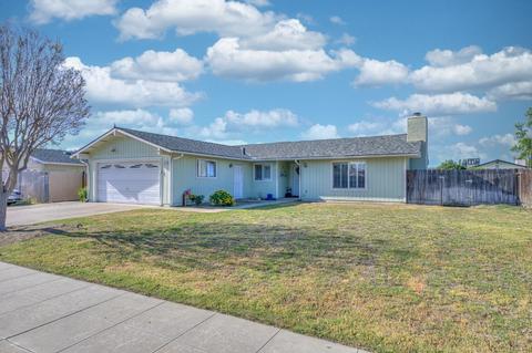1526 Donner Ave, Clovis, CA 93611