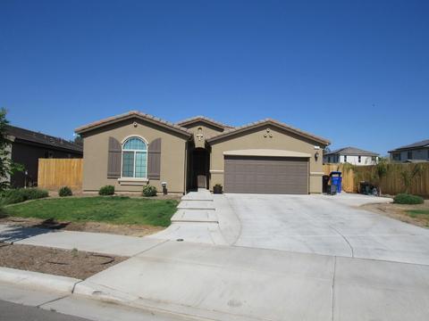 651 Daphne Ln, Lemoore, CA 93245