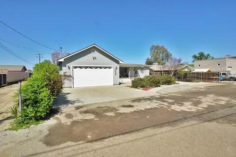 10766 Lotus Ln, Armona, CA 93202