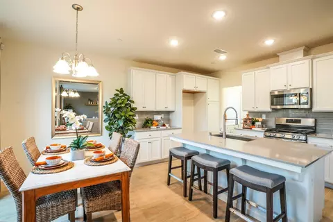 6311 E Malbec Dr, Fresno, CA 93727