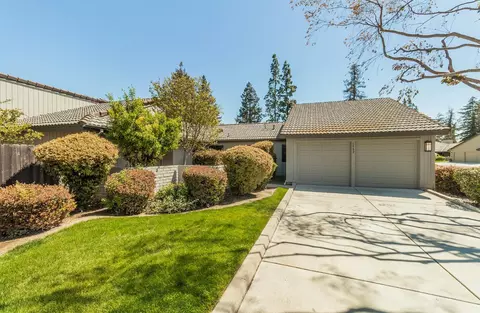 1582 Tollhouse Ln, Clovis, CA 93611
