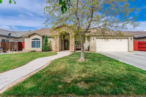 695 Crescent Ln, Lemoore, CA 93245 photo 1