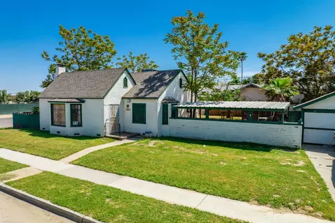4146 E Calwa Ave, Fresno, CA 93725