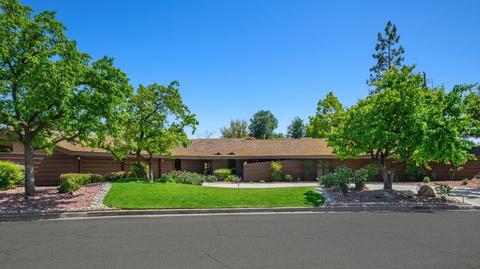 615 W Robinwood Ln, Fresno, CA 93704