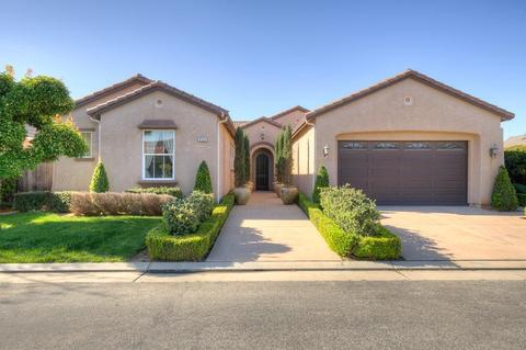 3532 Knightsbridge Ln, Clovis, CA 93619