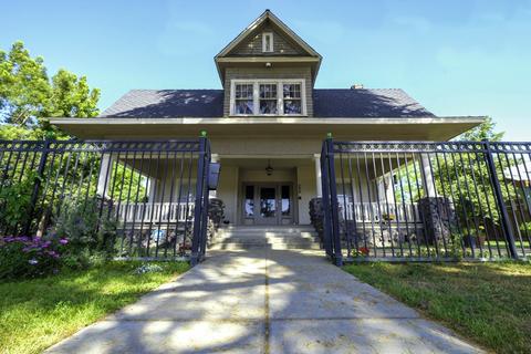 224 N Fulton St, Fresno, CA 93701