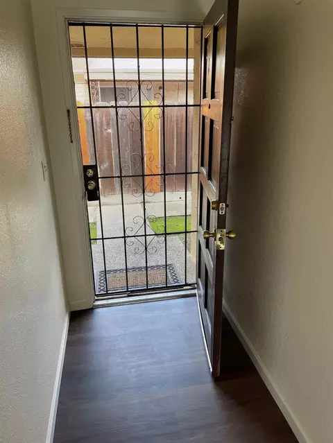 3212 N Anna St, Fresno, CA 93726
