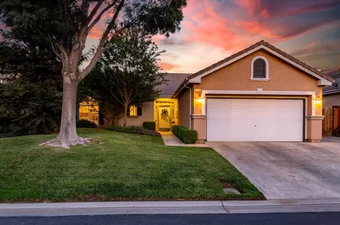 4884 N Crestmoor Ave, Clovis, CA 93619 photo 1