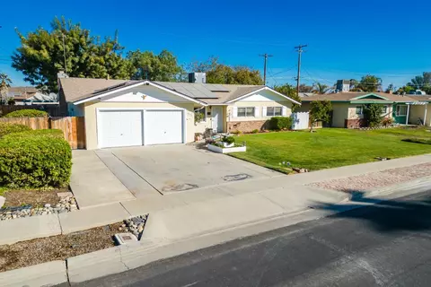 244 E Amber Way, Hanford, CA 93230 photo 1