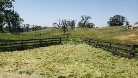 57 Pittman Hill Rd, Clovis, CA 93619