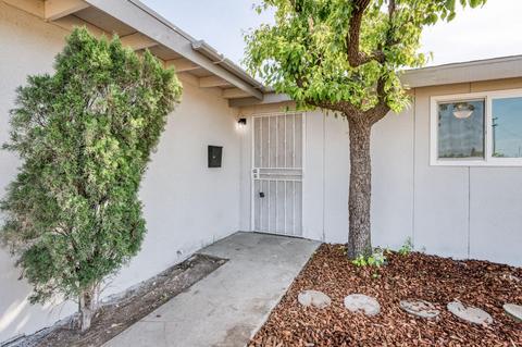2564 Crescent Ave, Clovis, CA 93612