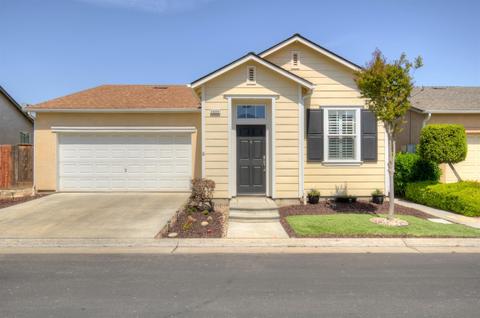 3658 W Cottonwood Ln, Fresno, CA 93711