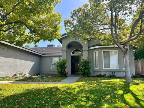 143 St Tropez Dr, Madera, CA 93637 photo 1