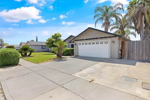 1379 E Brea Ave, Tulare, CA 93274 photo 1