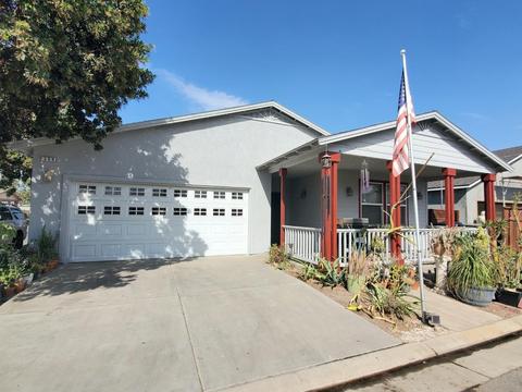 359 Amber Ln, Dinuba, CA 93618