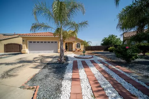 1452 Serna Ave, Orange Cove, CA 93646