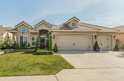 1083 E Olympic Dr, Fresno, CA 93730