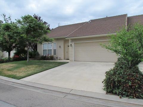 337 Village Dr, Dinuba, CA 93618